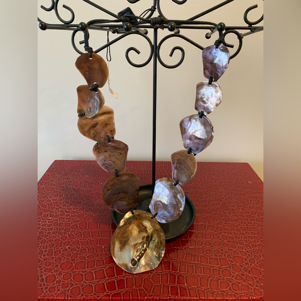 30” Shell Necklace - Picture 3 of 3